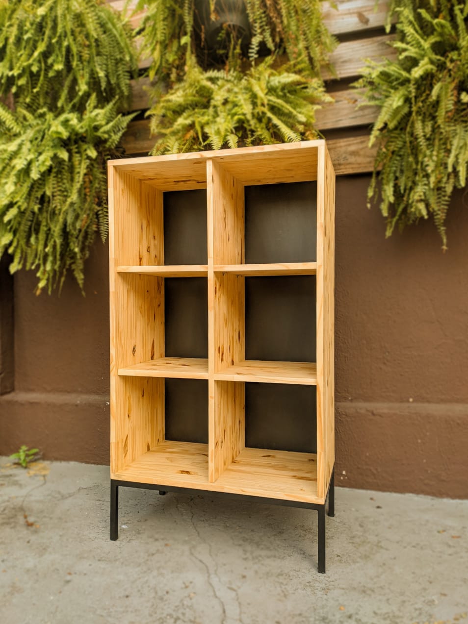 Estilo Industrial ou Clássico? Descubra a Estante com Nichos Perfeita para Você