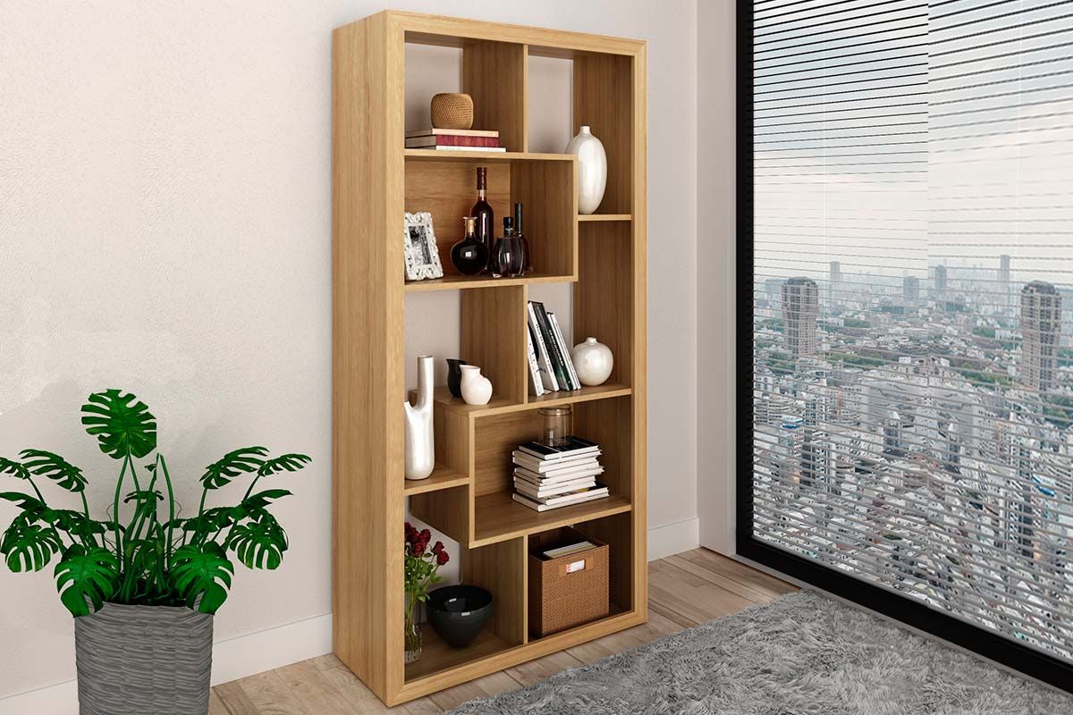 uma estante com nichos