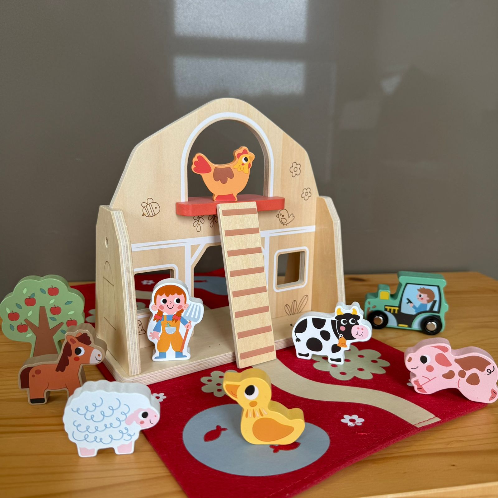 uma fazendinha de brinquedo