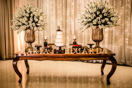 Guia Essencial para Planejar uma Formatura Econômica e Memorável em Casa