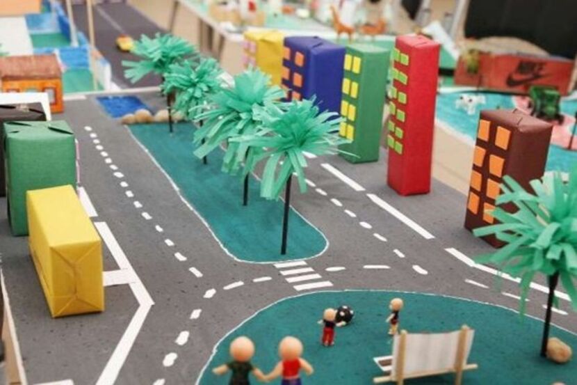 uma maquete de uma cidade com energia