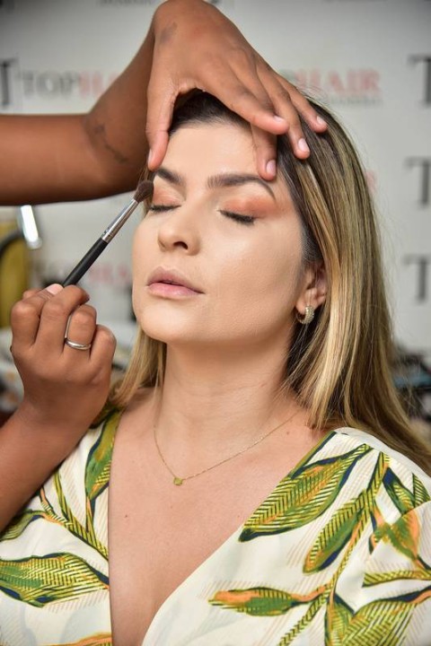 Sombra Marrom: 5 Maneiras Criativas de Usar Além das Pálpebras