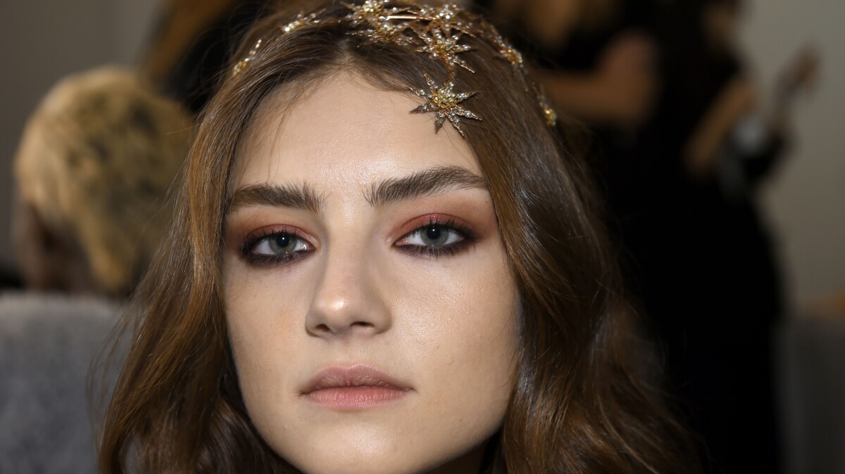 Sombra Marrom: 5 Maneiras Criativas de Usar Além das Pálpebras