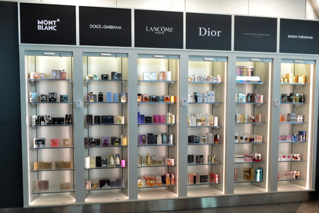 5 ideias de títulos:
1. Guia Completo: Como Escolher a Vitrine de Vidro Ideal para Seu Negócio
2. Vitrines de Vidro Modulado vs. Balcões Expositores: Qual a Melhor Opção?
3. Segurança em Vitrines: A Importância do Vidro Temperado e Outras Medidas
4. Vitrines Especiais: Refrigeradas