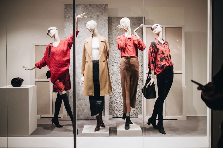 Quentes e com Iluminação LED para Diferentes Setores
5. Tendências em Design de Vitrines: Inovação e Funcionalidade para Exposição de Produtos