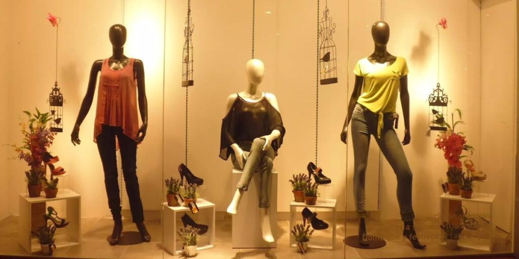 5 ideias de títulos:
1. Guia Completo: Como Escolher a Vitrine de Vidro Ideal para Seu Negócio
2. Vitrines de Vidro Modulado vs. Balcões Expositores: Qual a Melhor Opção?
3. Segurança em Vitrines: A Importância do Vidro Temperado e Outras Medidas
4. Vitrines Especiais: Refrigeradas